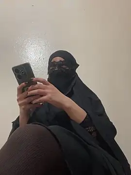 Snapshot of Hijabi_HotGirls chatting on February 27, 9:04 pm Hijabi HotGirls online show from February 27, 9:04 pm
