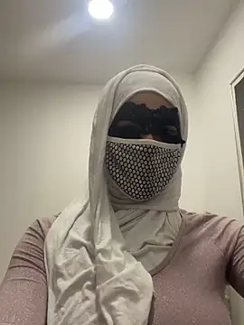 Snapshot of Hijabi_HotGirls chatting on March 15, 2:46 am Hijabi HotGirls online show from March 15, 2:46 am