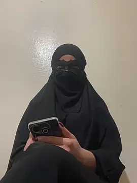 Snapshot of Hijabi_HotGirls chatting on February 26, 8:15 pm Hijabi HotGirls online show from February 26, 8:15 pm
