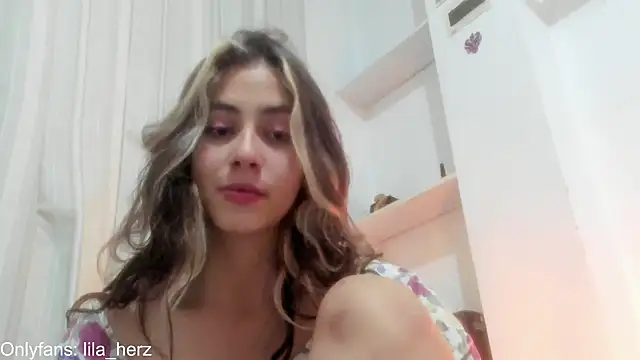 Snapshot of Liherz chatting on December 12, 12:59 am Liherz online show from December 12, 12:59 am