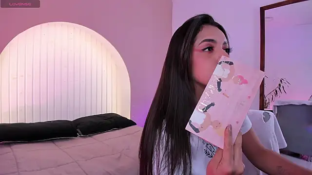 martina duque  online show from March 14, 6:25 pm