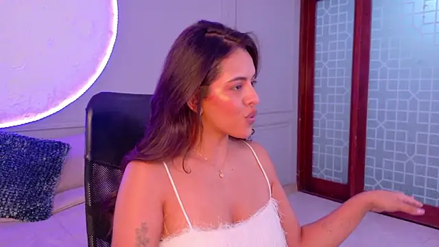 martina duque  online show from March 4, 8:38 pm