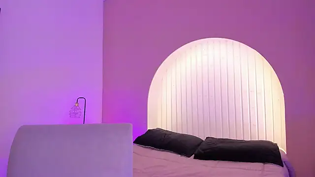 martina duque  online show from April 10, 5:31 pm