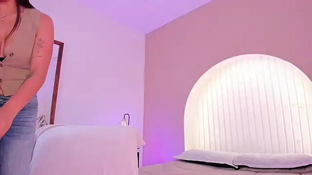 martina duque  online show from March 13, 7:08 pm