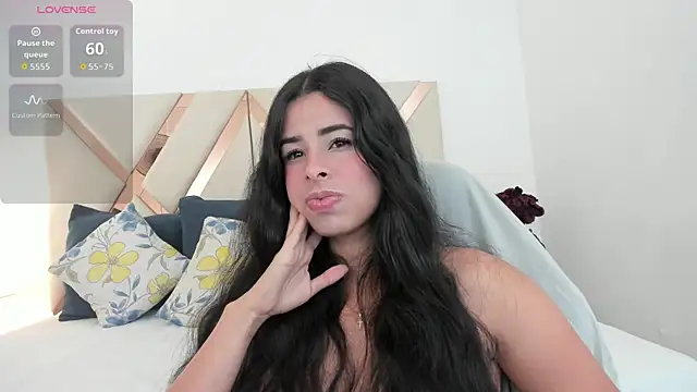 Snapshot of emma_castilloo chatting on May 27, 10:50 pm emma castilloo online show from May 27, 10:50 pm