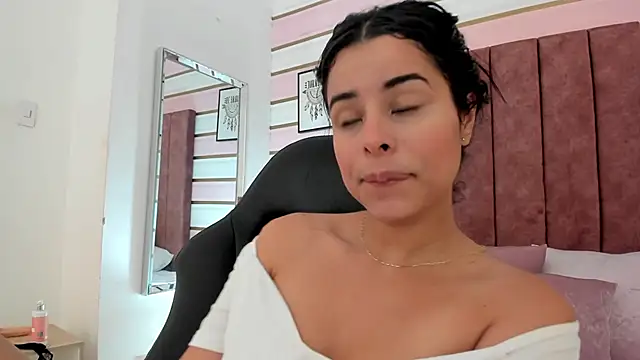 emma castilloo online show from January 19, 7:26 pm