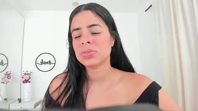 emma castilloo online show from February 1, 12:29 am