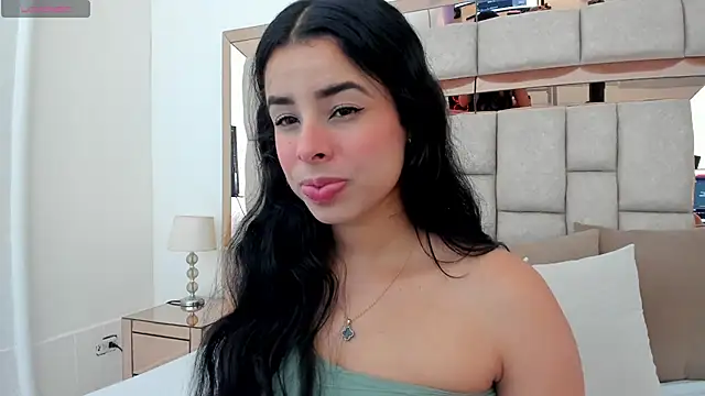 emma castilloo online show from November 17, 9:52 pm