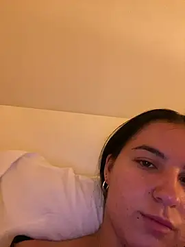 Snapshot of Amalthea_ chatting on August 5, 6:35 pm Amalthea online show from August 5, 6:35 pm
