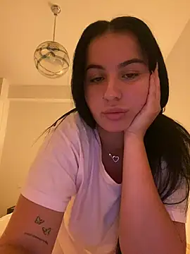 Snapshot of Amalthea_ chatting on August 4, 10:47 pm Amalthea online show from August 4, 10:47 pm