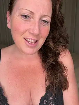 Snapshot of xsexycurvymilf chatting on May 6, 3:05 pm xsexycurvymilf online show from May 6, 3:05 pm