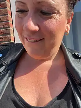 xsexycurvymilf online show from April 15, 8:42 am