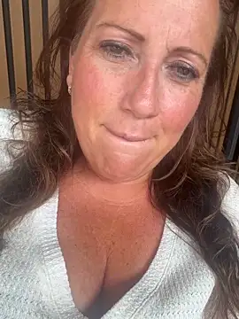 Snapshot of xsexycurvymilf chatting on June 17, 2:05 pm xsexycurvymilf online show from June 17, 2:05 pm