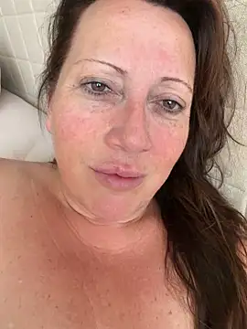 Snapshot of xsexycurvymilf chatting on May 24, 7:08 am xsexycurvymilf online show from May 24, 7:08 am