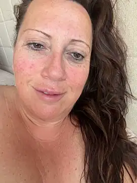 Snapshot of xsexycurvymilf chatting on May 9, 6:39 am xsexycurvymilf online show from May 9, 6:39 am