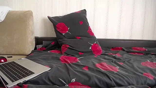 Fire  Foxx online show from June 12, 1:42 pm