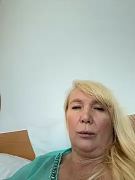 EmmaInLove23 online show from October 8, 2:35 am