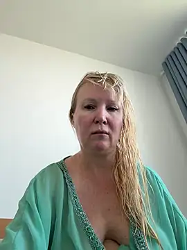 EmmaInLove23 online show from February 5, 2:18 am