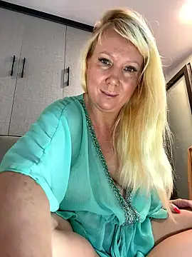 EmmaInLove23 online show from January 10, 2:18 am