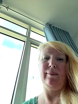 EmmaInLove23 online show from October 19, 4:48 am