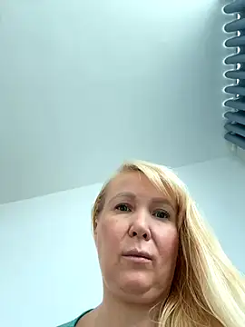 EmmaInLove23 online show from October 9, 2:12 am