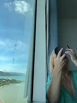 EmmaInLove23 online show from October 23, 2:10 am