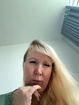 EmmaInLove23 online show from February 14, 6:02 am