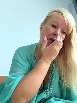 EmmaInLove23 online show from September 22, 2:50 am