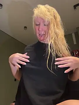 EmmaInLove23 online show from November 22, 2:21 am