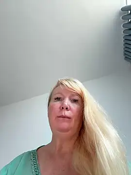 EmmaInLove23 online show from November 27, 2:12 am