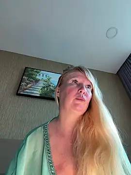 EmmaInLove23 online show from May 31, 12:49 am
