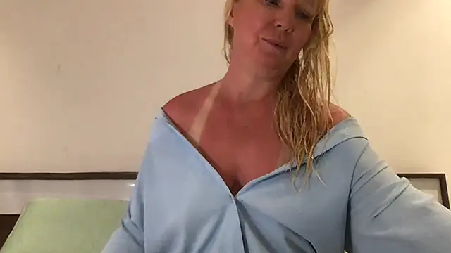 EmmaInLove23 online show from March 15, 8:37 am