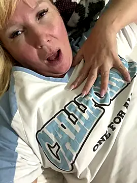 EmmaInLove23 online show from November 9, 2:21 pm