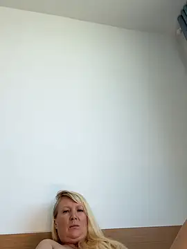 EmmaInLove23 online show from February 21, 5:31 am