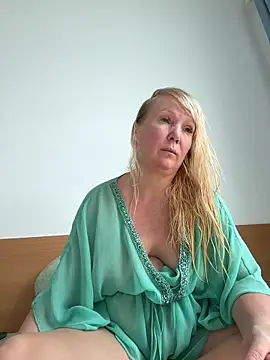 EmmaInLove23 online show from March 10, 2:37 am