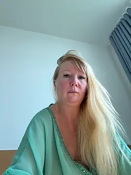 EmmaInLove23 online show from May 20, 3:03 am