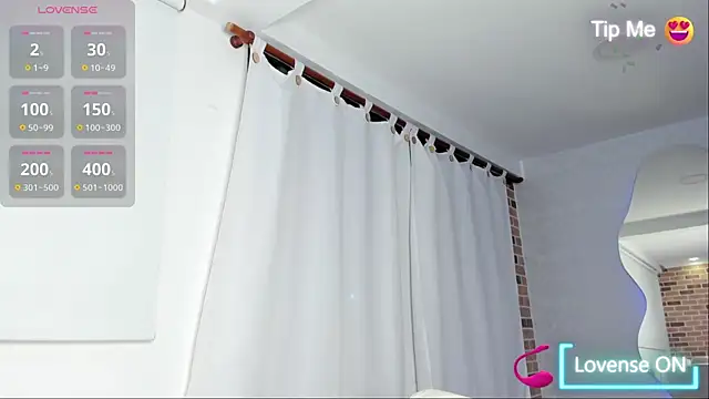 Snapshot of sara_evans02 chatting on September 12, 12:11 am sara evans02 online show from September 12, 12:11 am