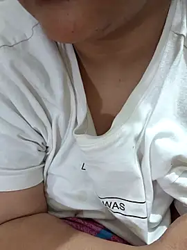 Snapshot of _Redwine_ chatting on March 6, 1:35 pm Redwine online show from March 6, 1:35 pm