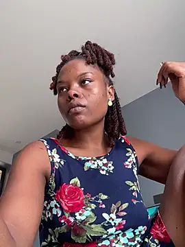 Snapshot of Dellah26 chatting on July 10, 8:25 am Dellah26 online show from July 10, 8:25 am