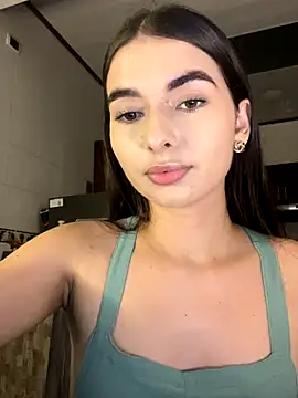 Coralinee 01 online show from December 1, 12:33 am