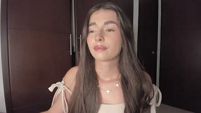 Coralinee 01 online show from February 1, 11:37 pm