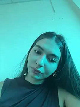 Coralinee 01 online show from May 14, 5:10 pm