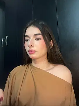 Coralinee 01 online show from February 24, 1:28 am