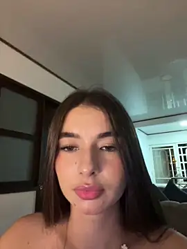 Coralinee 01 online show from May 9, 12:47 am
