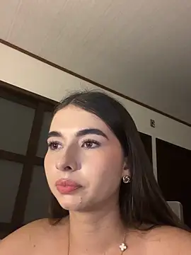 Coralinee 01 online show from December 21, 12:57 am