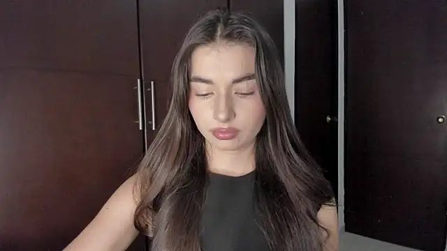 Coralinee 01 online show from February 4, 12:40 am