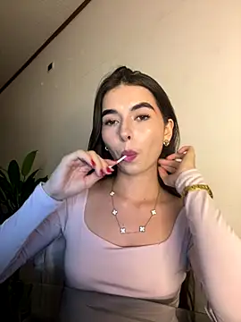 Coralinee 01 online show from January 9, 12:06 am