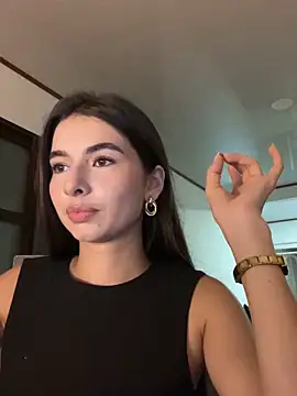 Coralinee 01 online show from May 10, 12:36 am