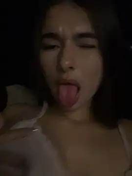 Coralinee 01 online show from April 29, 4:38 am