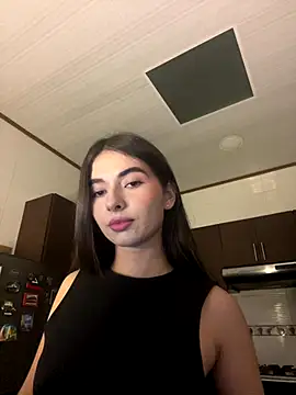 Coralinee 01 online show from November 21, 12:20 am